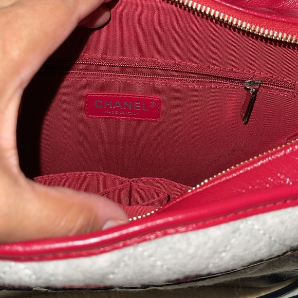 Preloved Chanel Gabrielle felt/leather great condition comes with card n sticker - Picture 9 of 15